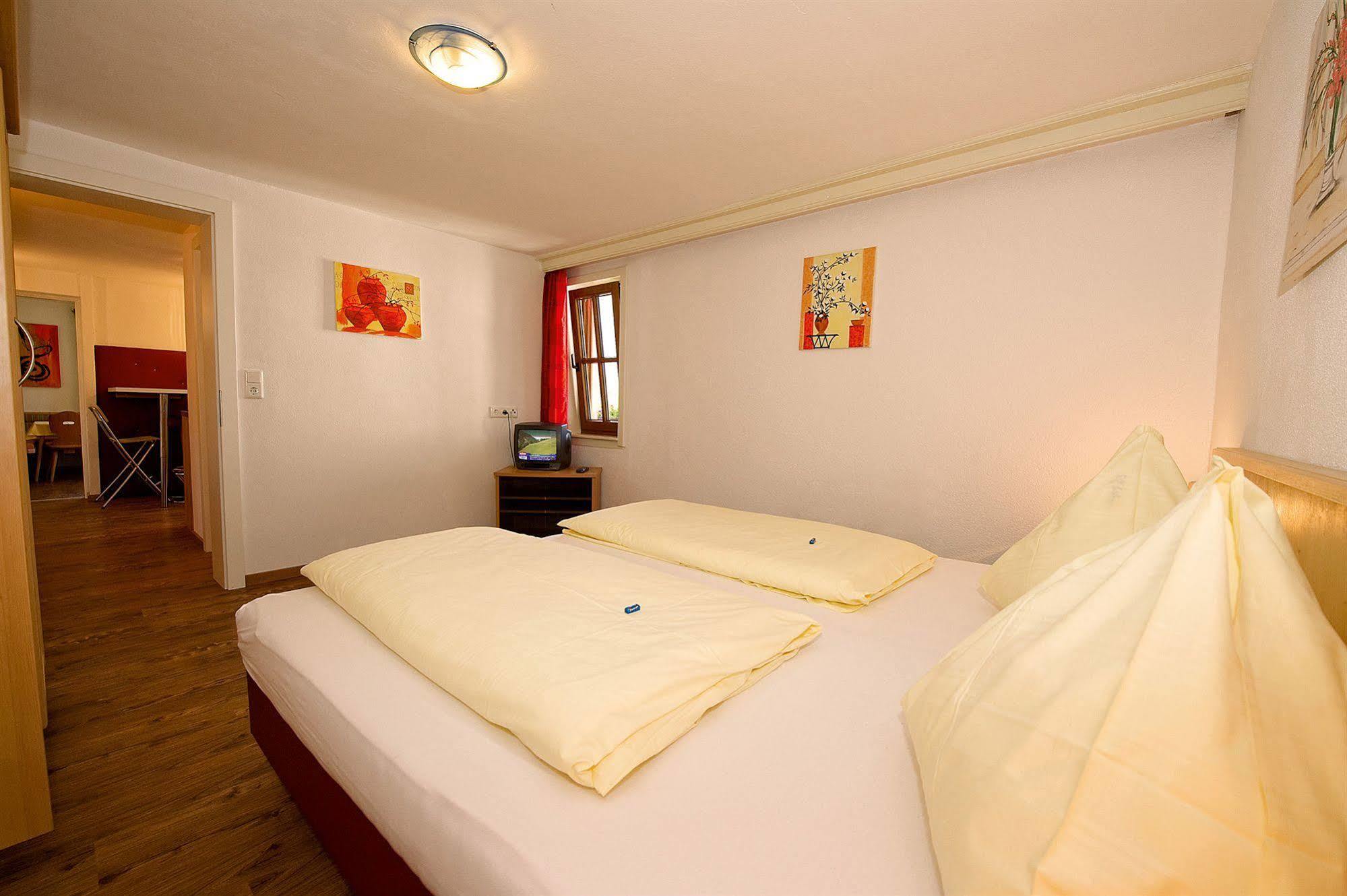 Bed & Breakfast Landhaus Strasser Soll Exterior photo