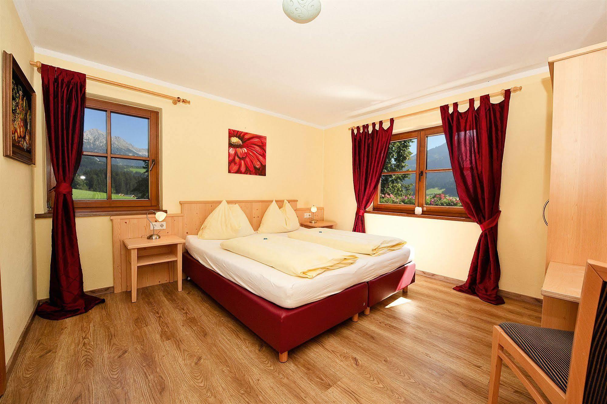 Bed & Breakfast Landhaus Strasser Soll Exterior photo
